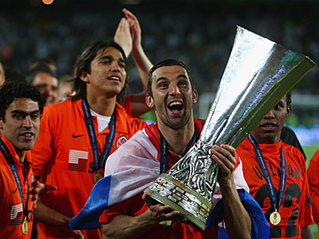 Croatia's Darijo Srna of Shakhtar Donetsk (Ukraine) holds the UEFA Cup following his team's 2-1 win after extra time over Werder Bremen (Germany) at the Sukru Saracoglu Stadium, in Istanbul, Turkey, on May 20, 2009. (Getty Images)