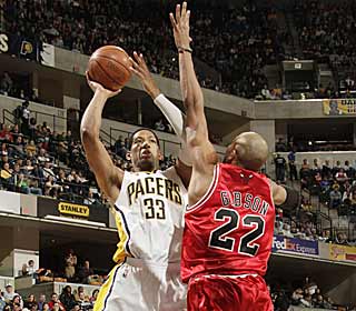  Danny Granger's game-high 30 points and eight boards lift Indiana over Chicago. (Getty Images)