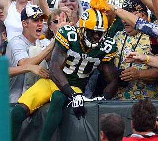 Donald Driver gets his first Lambeau Leap of the season after his 53 ...