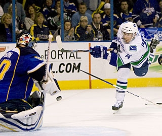 Canucks win late in overtime to sweep Blues out of playoffs